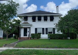 Building Photo - Beautiful Historic 3 Bedroom 2 Bath House on Colonial Drive