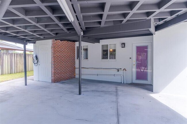 Building Photo - 2101 SW 33rd Ave