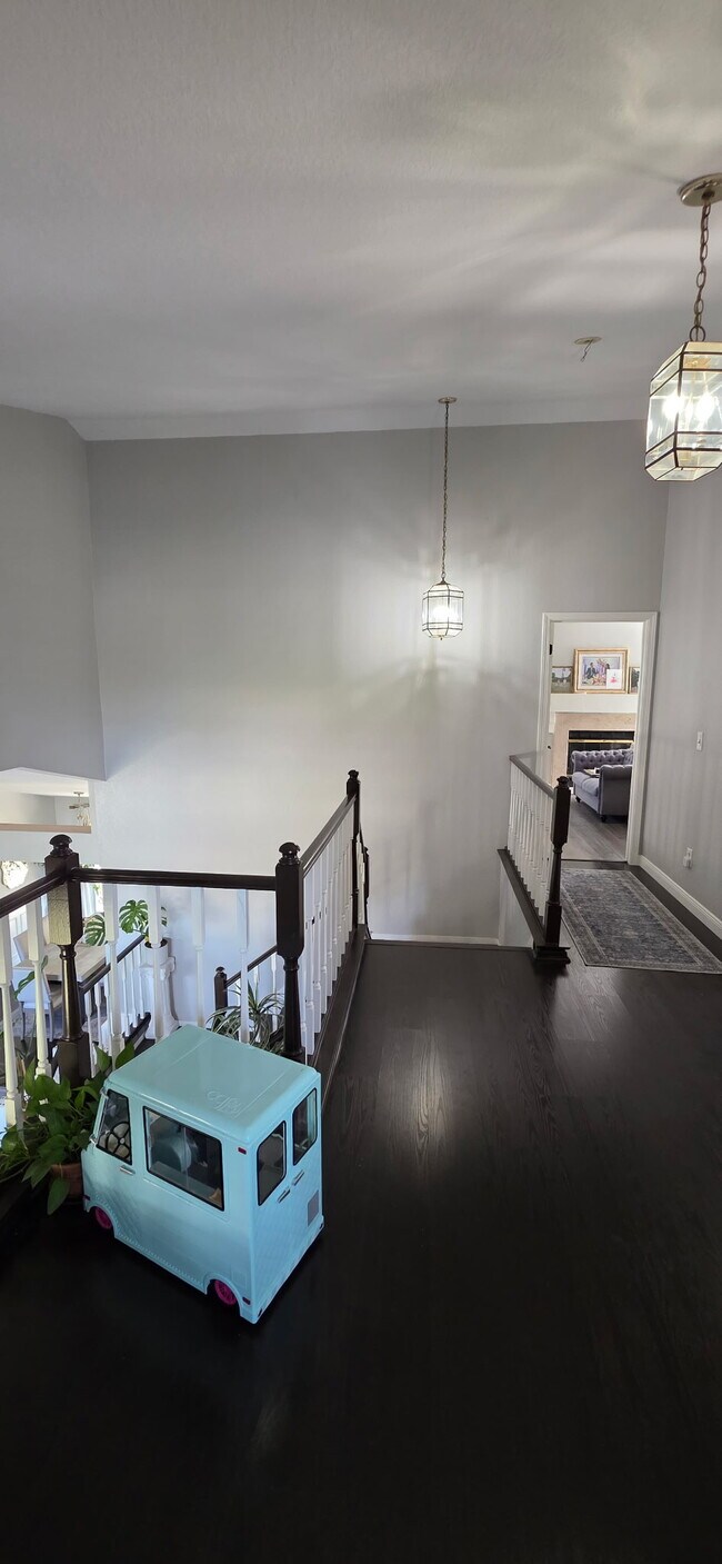 Building Photo - 430 Guinevere Ct