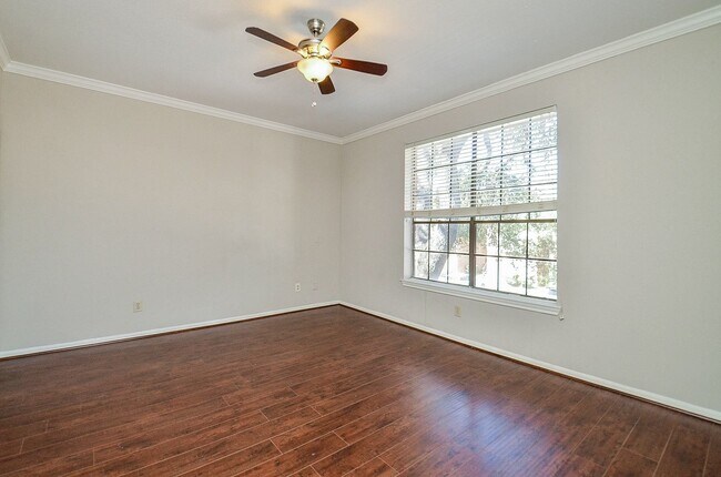 Building Photo - 2255 Braeswood Park Dr