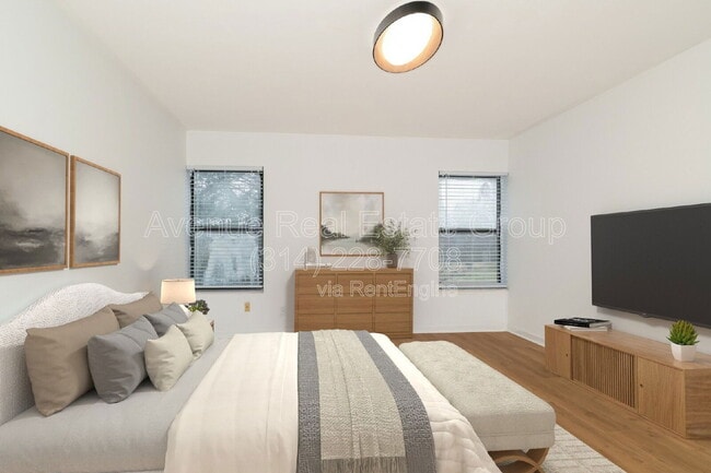 Building Photo - 590 Sarah Ln