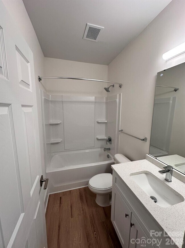 Building Photo - 3515 Markland Dr