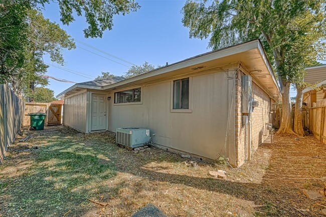 Building Photo - 4302 Wildacres Dr