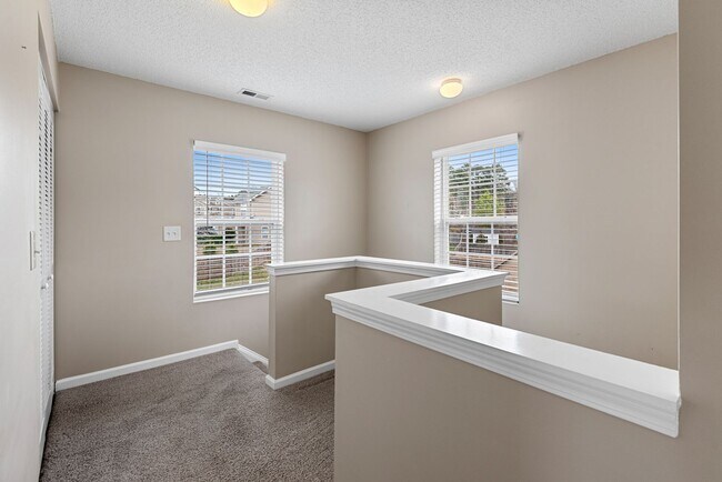 Building Photo - 135 Bellfare Dr