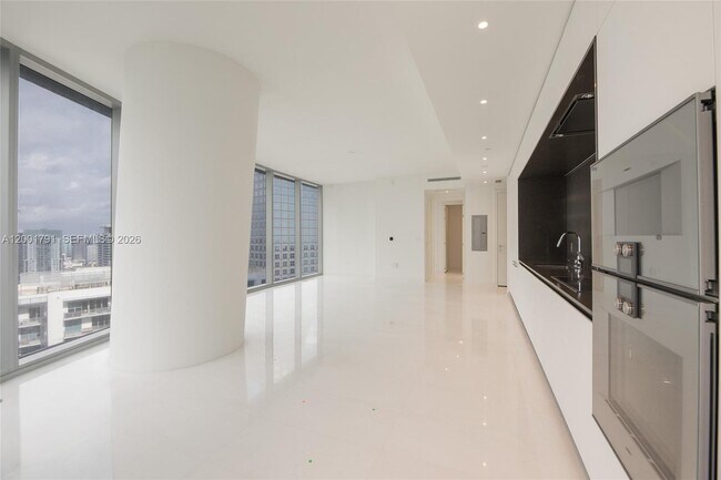 Building Photo - 300 Biscayne Blvd Way