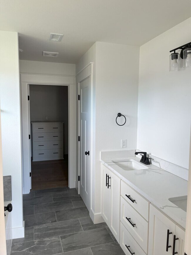 Building Photo - Beautiful One-Year-Old 4 bedroom, 2 bath home on a cul-de-sac in the exclusive Lion's Gate neighb...