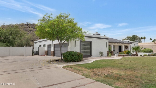 Building Photo - 1433 W Port Au Prince Ln