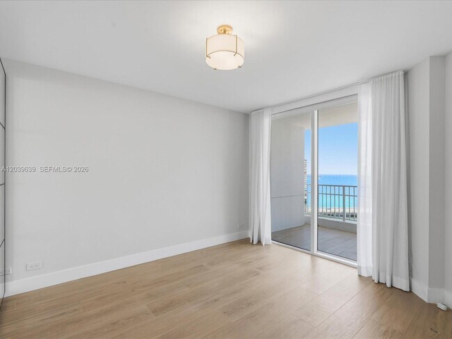 Building Photo - 701 Brickell Key Blvd