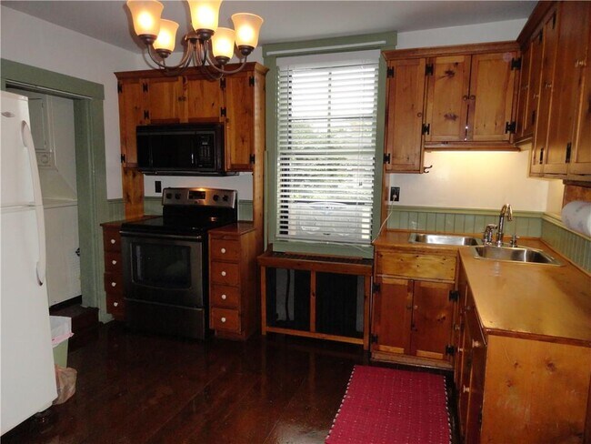 Building Photo - 47 Mill St