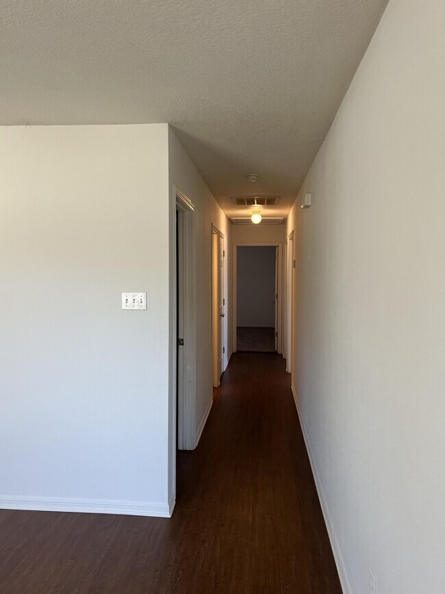 Building Photo - 1751 Rock Hollow Loop