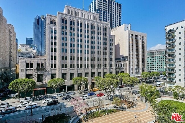 Building Photo - 460 S Spring St