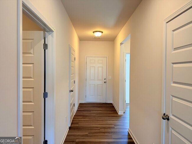 Building Photo - 824 Kensington St