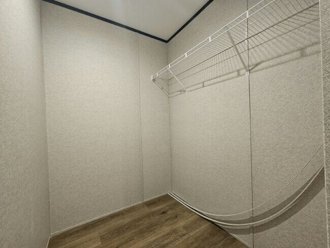 Building Photo - 549 Suwanee Dr