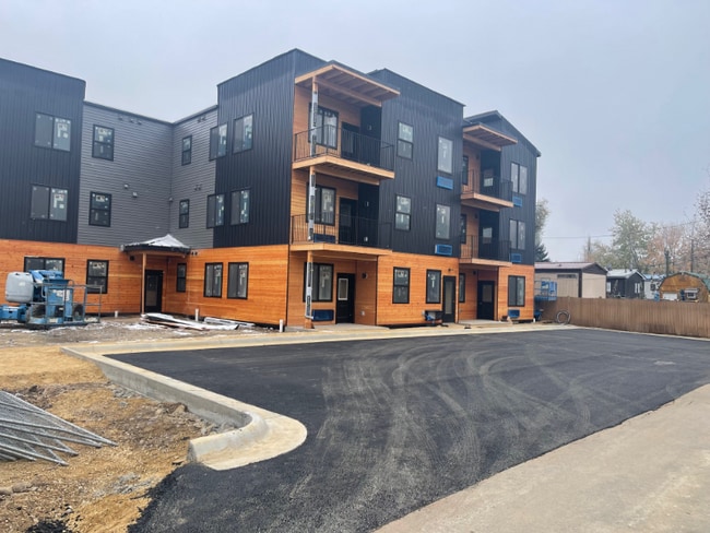 Building Photo - 1910 Strand Ave