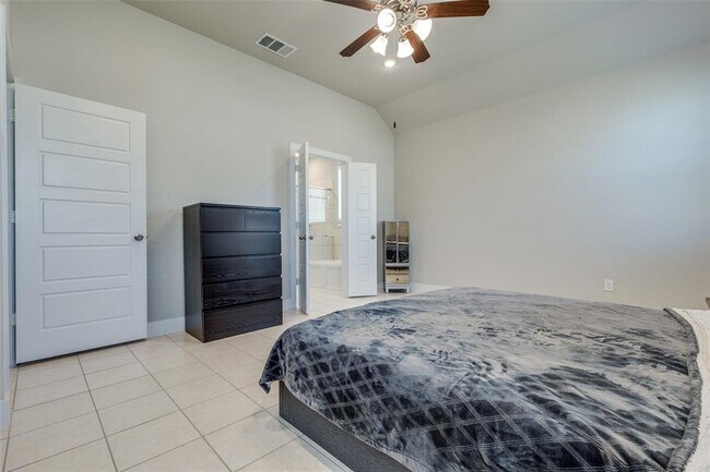 Building Photo - 2411 Ocean Key Dr