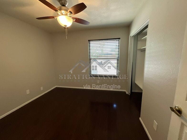 Building Photo - 904 W Plata Ave