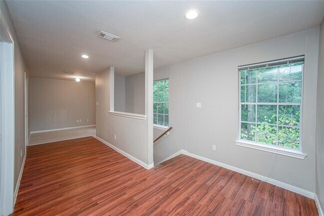 Building Photo - 1 Lake Forest Ct