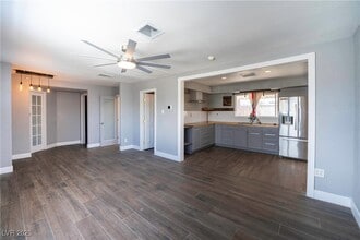 Building Photo - 550 Karen Way