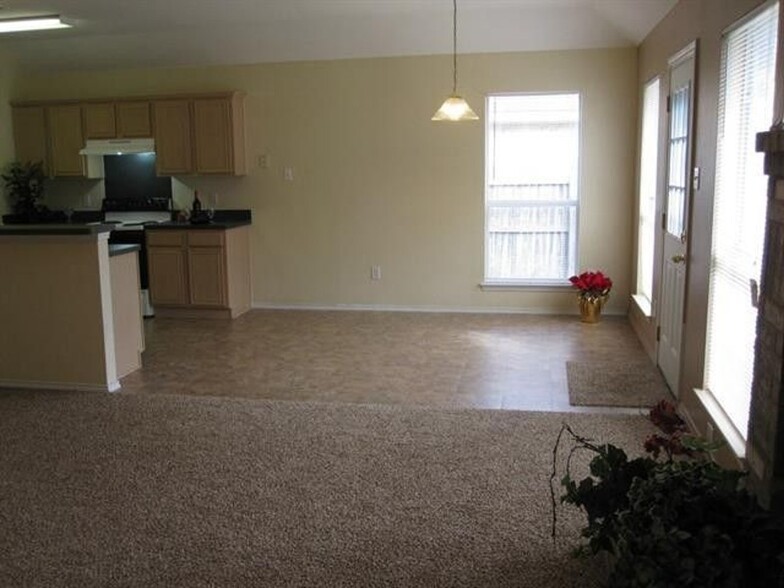 Building Photo - 7418 Fairfield Dr