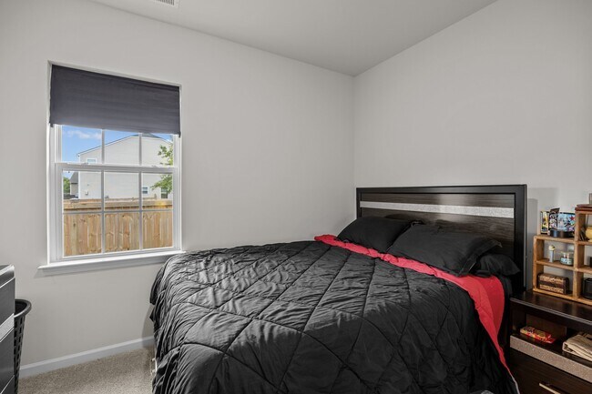 Building Photo - 400 Louisia Mae Way