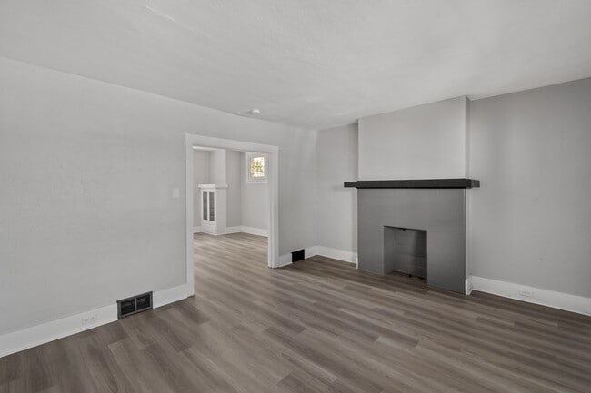 Building Photo - Stunning 3 bedroom home in Carrick available August 15!