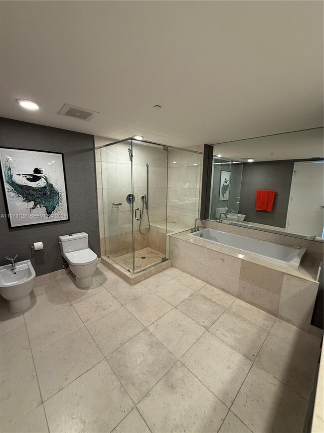 Building Photo - 465 Brickell Ave