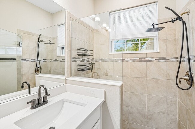 Building Photo - Heritage Oaks gated community 3/2.5/2 Townhome