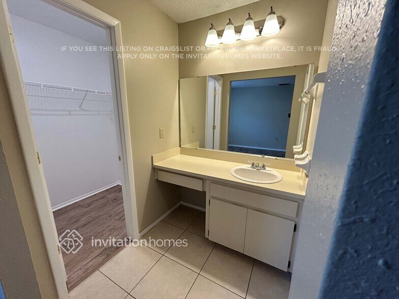 Building Photo - 1419 Marigold Dr