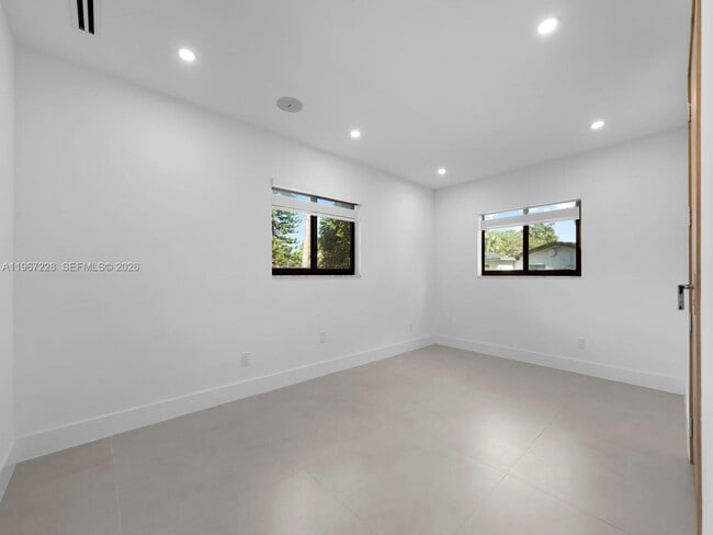 Building Photo - 2537 NW 116th Terrace