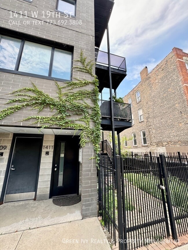 Building Photo - 1411 W 19th St