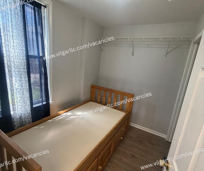 Building Photo - 1201 Maple Ave