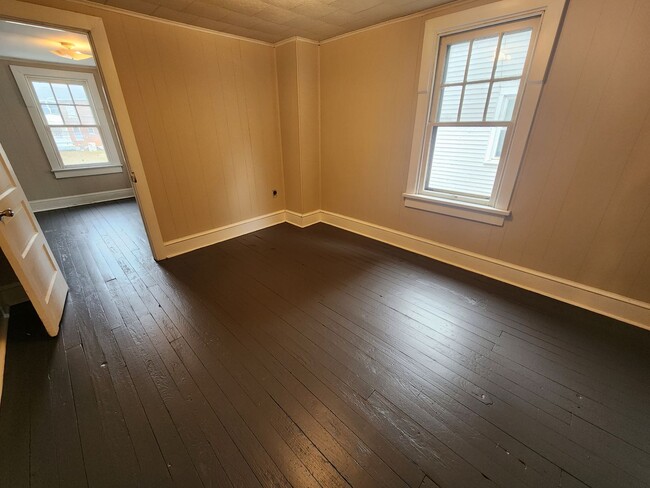 Building Photo - 372-374 Tolbert Ave