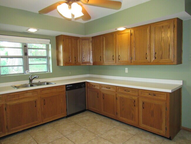 Building Photo - 1012 16th 1/2 St