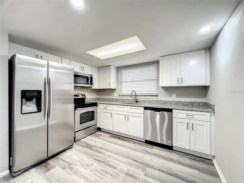 Kitchen - 10125 Regency Park Blvd