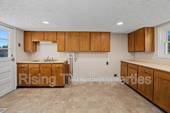 Building Photo - 1607 Montgomery Ave