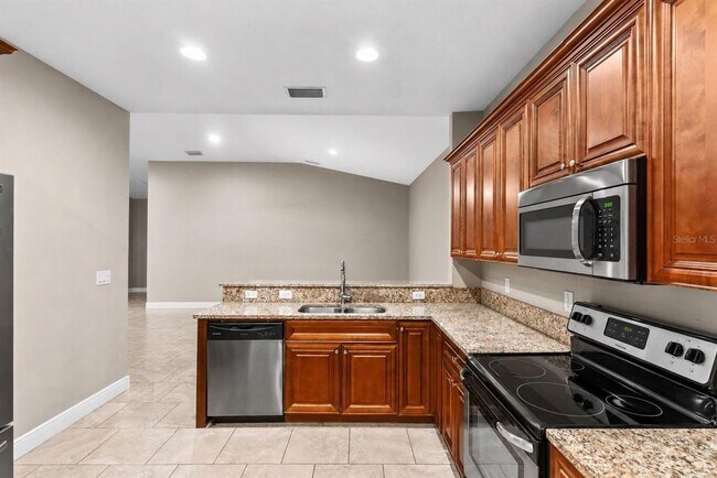 Building Photo - 6804 N Himes Ave