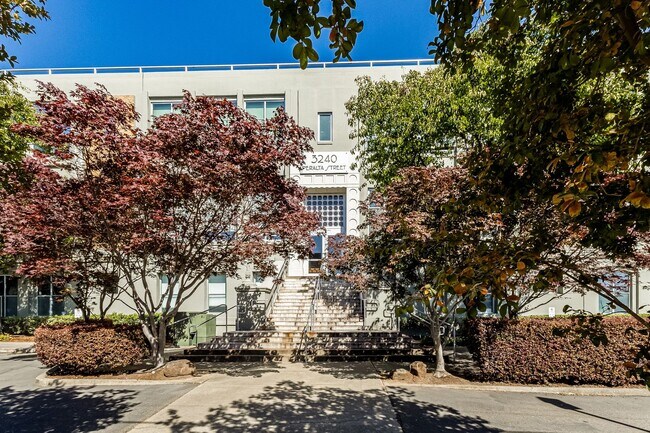 Building Photo - 2 Bedroom Condo Available In West Clawson Lofts!