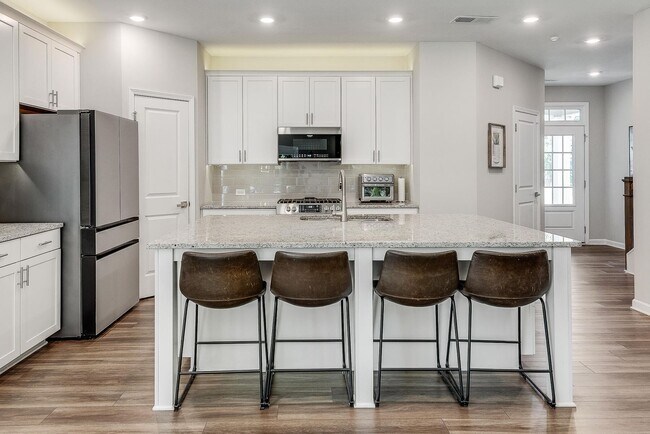 Building Photo - Bright, Modern, Spacious 4bd/3ba Home in Prime Scottdale Location