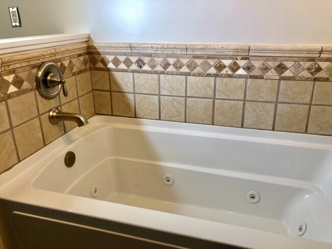 Building Photo - Charming 2 Bedroom/2 Bathroom Townhome in Federal Hill W/ Parking