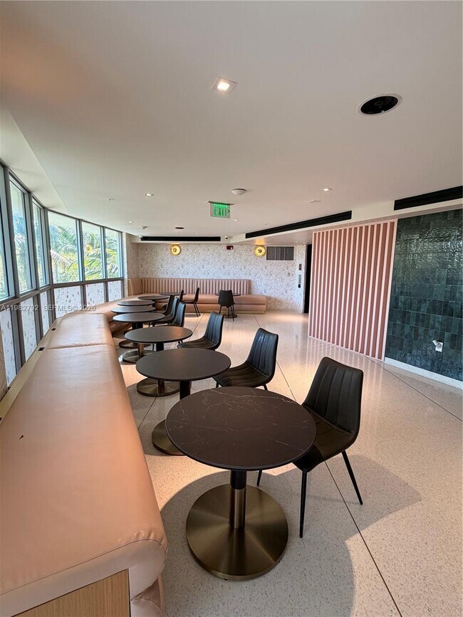 Building Photo - 1500 Bay Rd