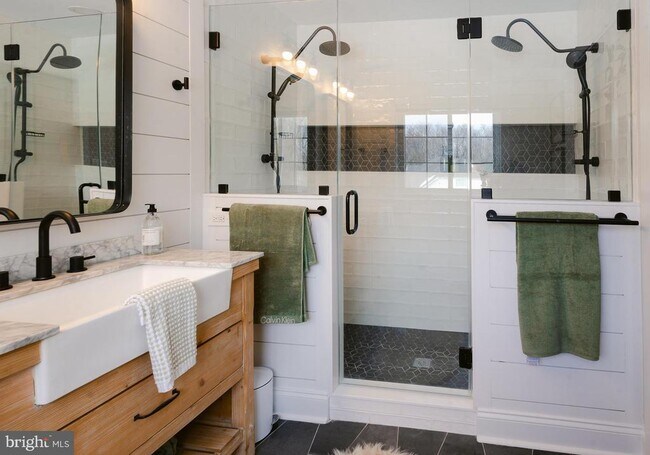 Building Photo - 13230 Falls Rd