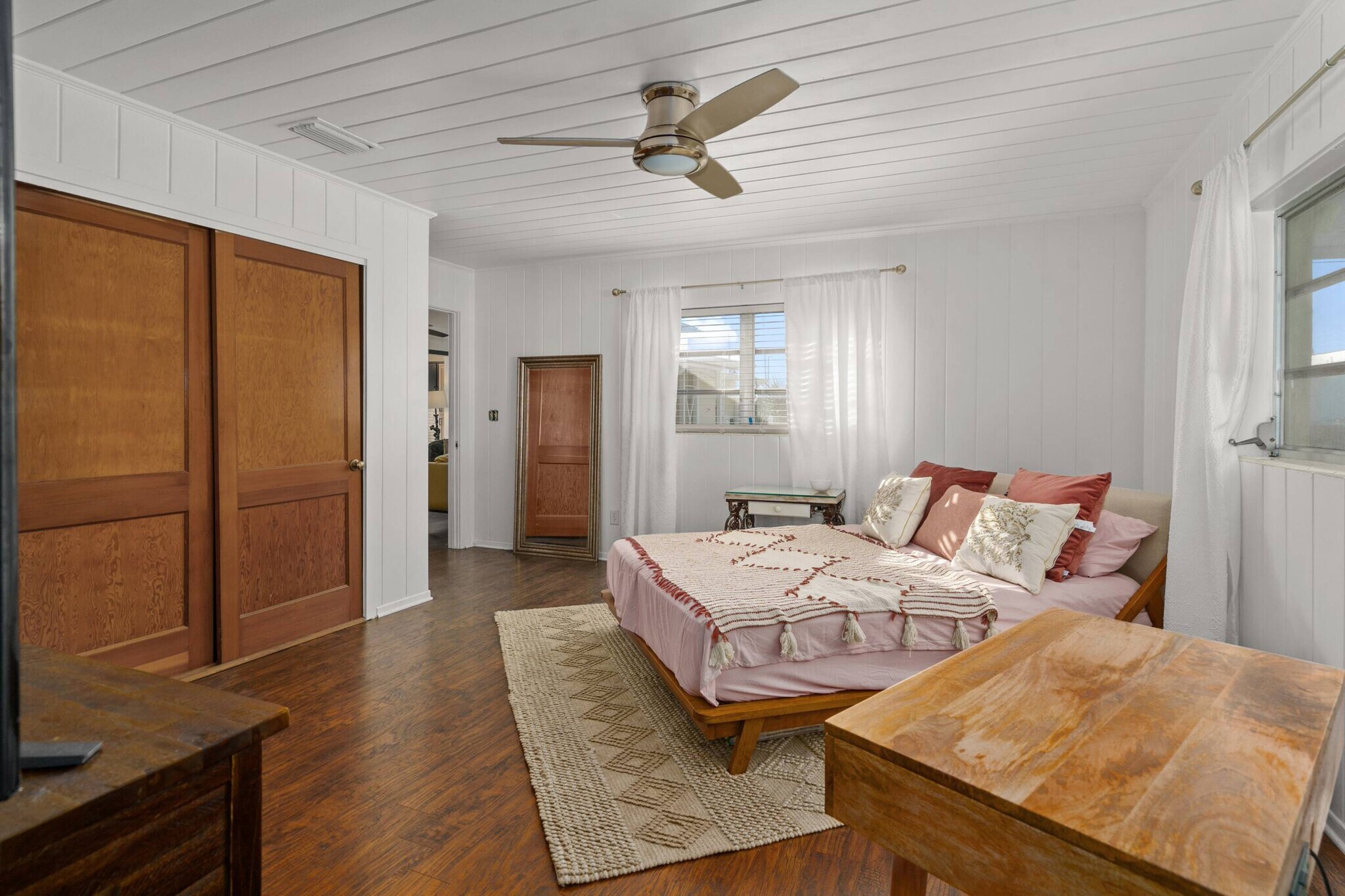 Master bedroom - 117 Trout Ave