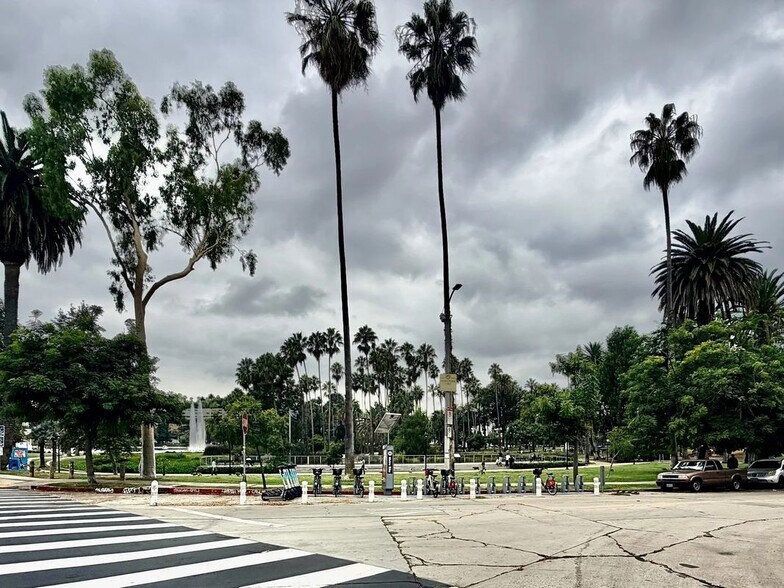 Building Photo - 1110 Echo Park Ave