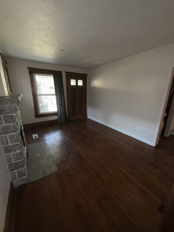 Building Photo - 307 White Ave