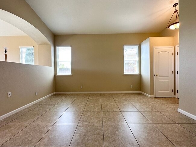 Building Photo - Beautifully Updated 3-Bedroom, 2-Bath Home...