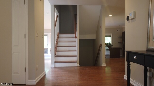 Building Photo - 220 Butternut Dr