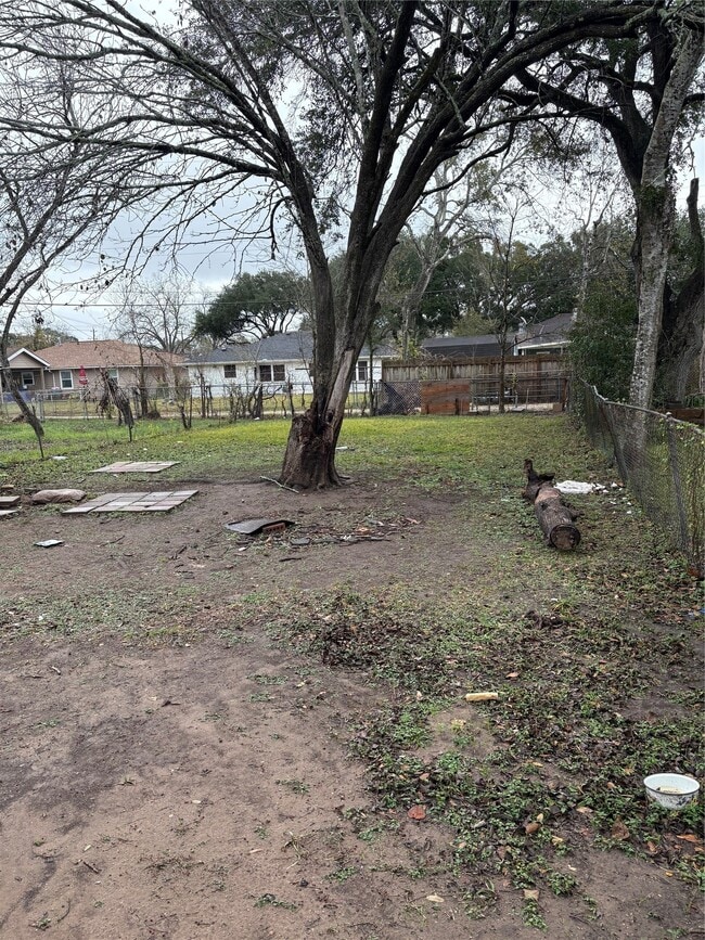 Building Photo - 1215 8th St