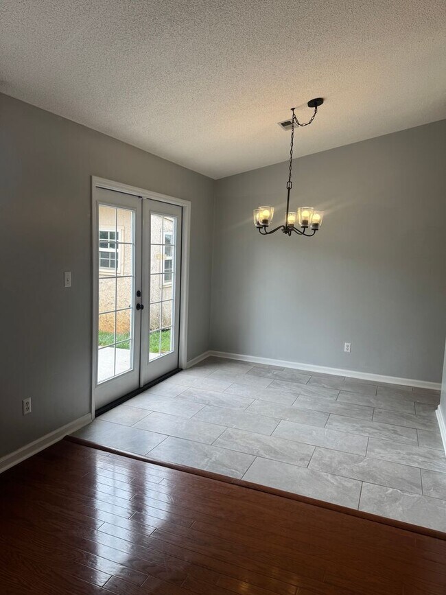 Building Photo - Knoxville 37918 - Beautiful 3 bedroom, 2 bath home in the heart of Powell - Contact Lisa Vineyard...