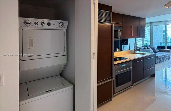 Building Photo - 475 Brickell Ave