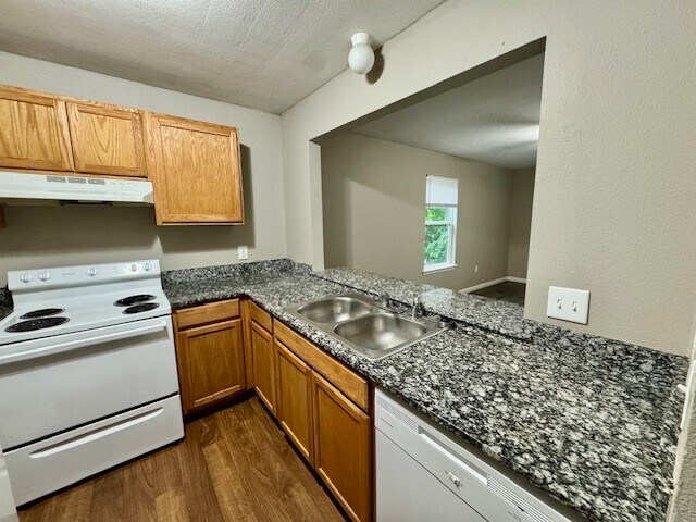 Building Photo - 114 Neal St